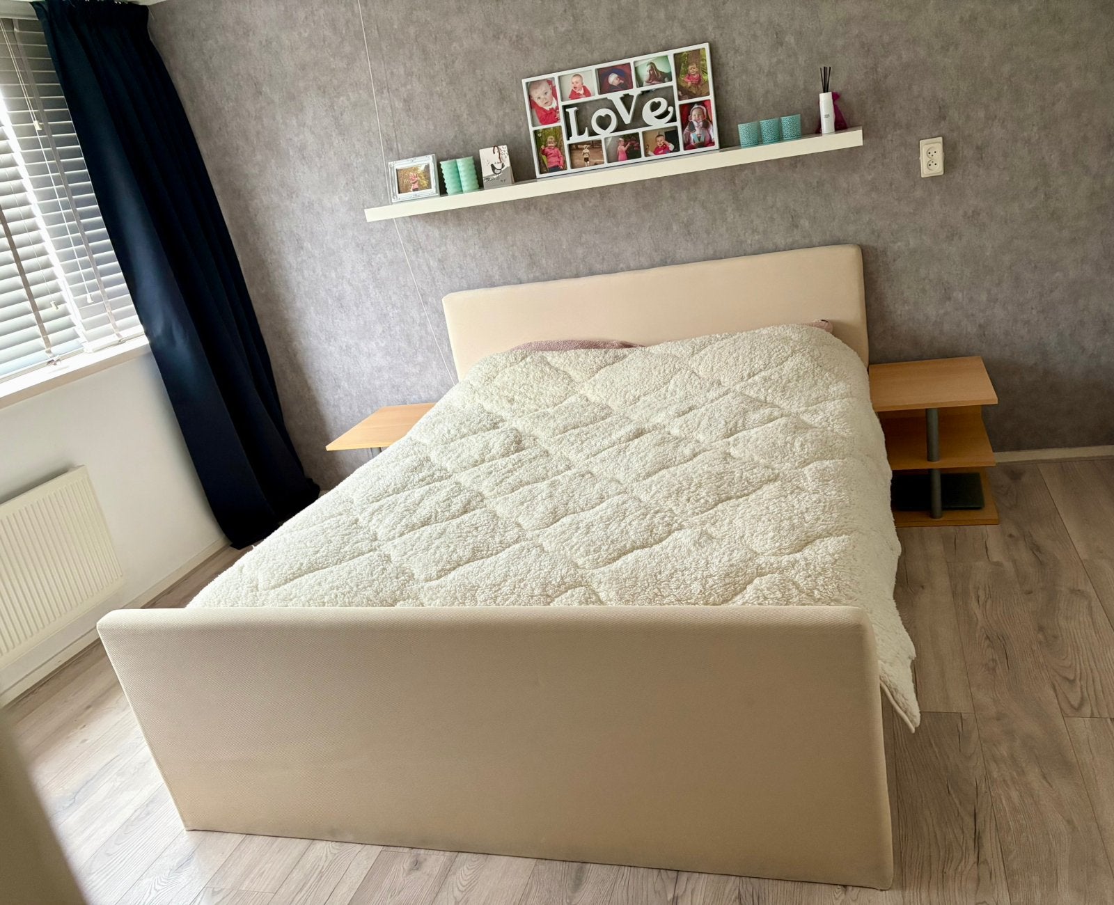 Keurige cremekleurige boxspring 160x200 cm, Huis en Inrichting, Slaapkamer | Boxsprings, Ophalen, Gebruikt, Tweepersoons, 160 cm