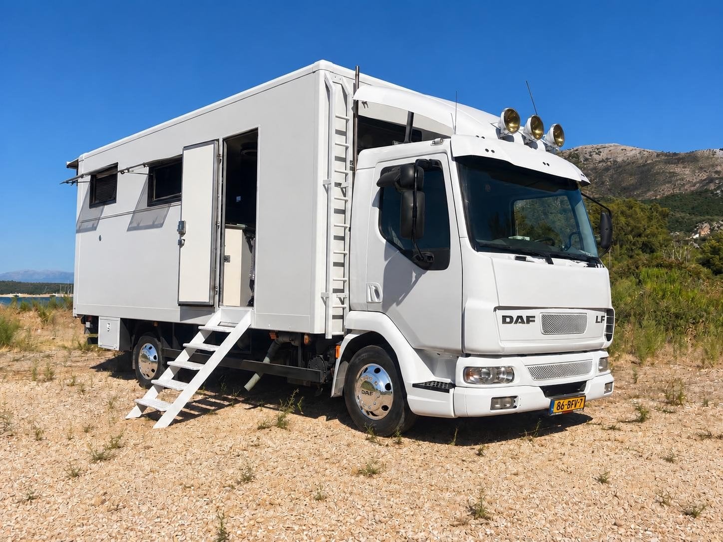 DAF LF45.210 met camper opbouw, Particulier, 6 tot 7 meter, L-zit, 7 tot 8 meter