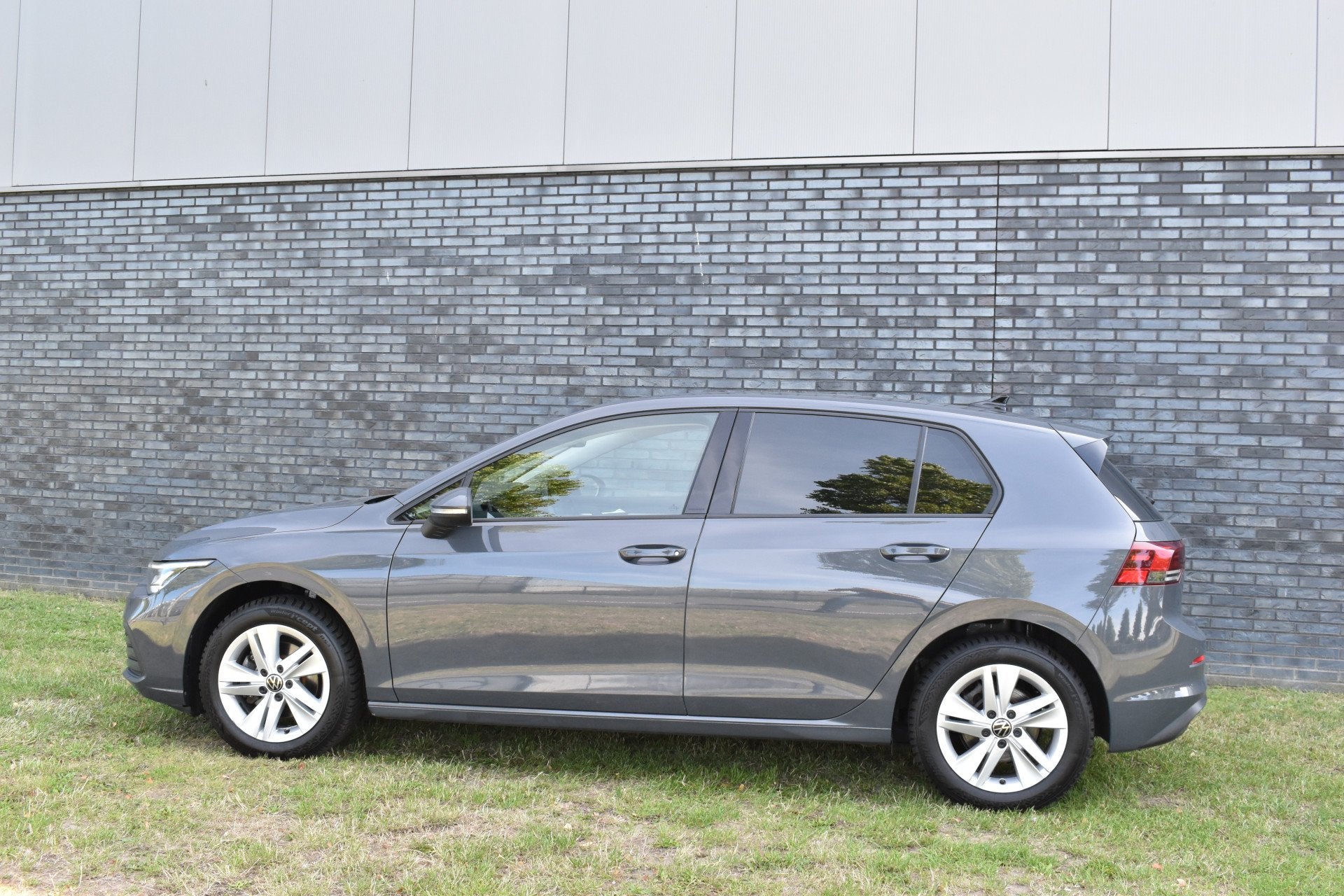 Volkswagen Golf 1.0 eTSI Life Business Automaat Navigatie/Ca, Stof, Gebruikt, 1204 kg, Origineel Nederlands