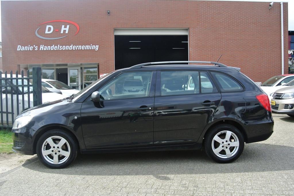 Skoda Fabia Combi 1.2-12V Fresh airco apk 02-10-2026 inruil, Auto's, Voorwielaandrijving, Euro 5, 1198 cc, Zwart