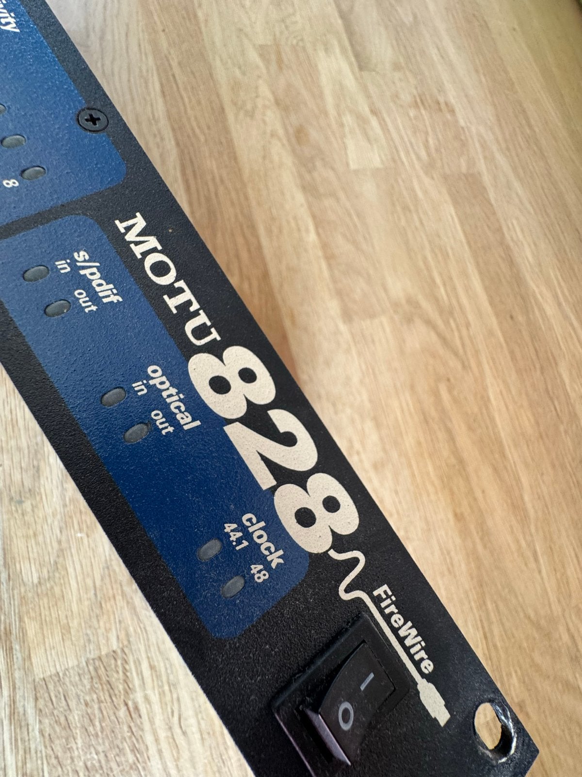 MOTU 828 FireWire Audio Interface + gratis rack, Ophalen of Verzenden, Gebruikt, 10 tot 20 kanalen, Microfooningang