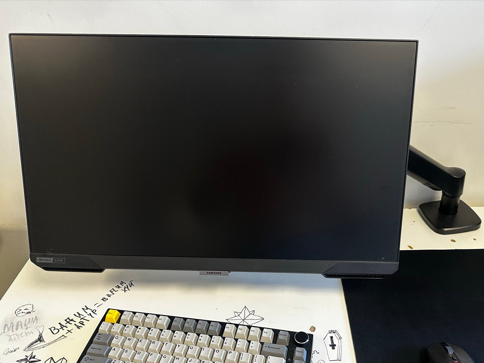 Samsung Gaming Monitor 240Hz (G-Sync) + Monitor Arm, Computers en Software, Gaming, Ophalen of Verzenden, 201 Hz of meer, Gebruikt