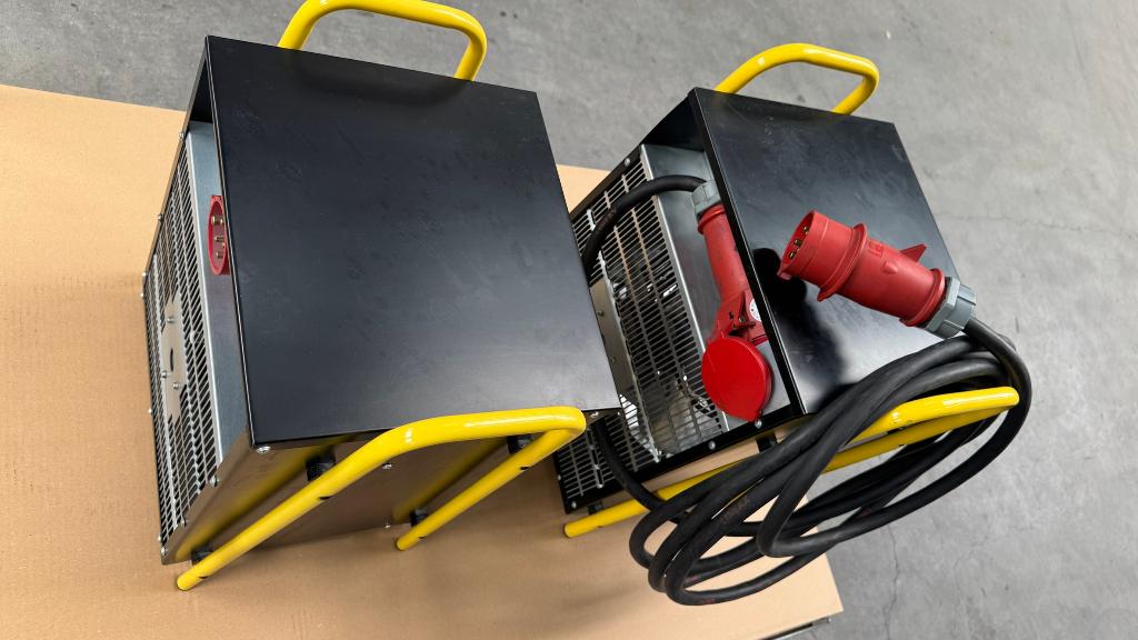 2 stuks elektrische heater (1x15kW, 1x 9kW), Doe-het-zelf en Verbouw, Verwarming en Radiatoren, Ophalen, 30 tot 80 cm, Gebruikt