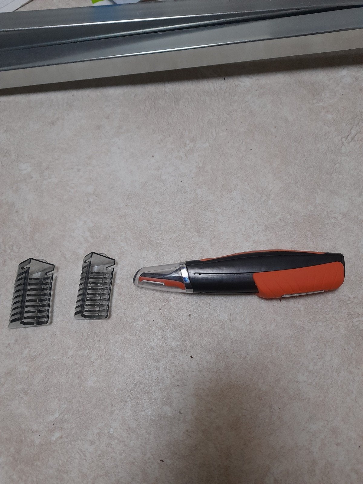 Mini Trimmer met LED-licht en opzetstukken, Ophalen of Verzenden, Zo goed als nieuw, Gehele gezicht, Overige typen