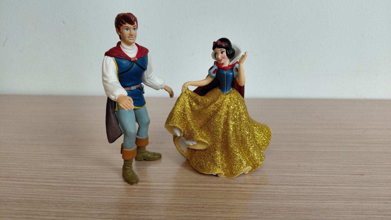 2 Sneeuwwitje Disney poppetjes, Verzamelen, Poppetjes en Figuurtjes, Ophalen of Verzenden, Zo goed als nieuw