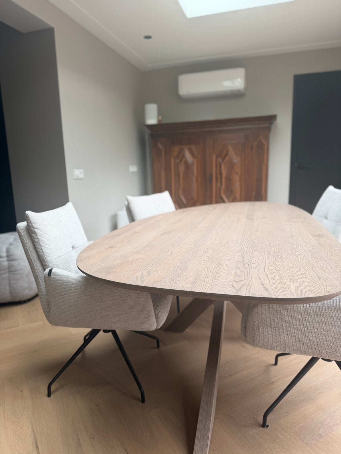 NIEUW Complete set eiken tafel 240 + 4 Skagen Studio stoelen, Ophalen of Verzenden, Nieuw, Rechthoekig, 200 cm of meer