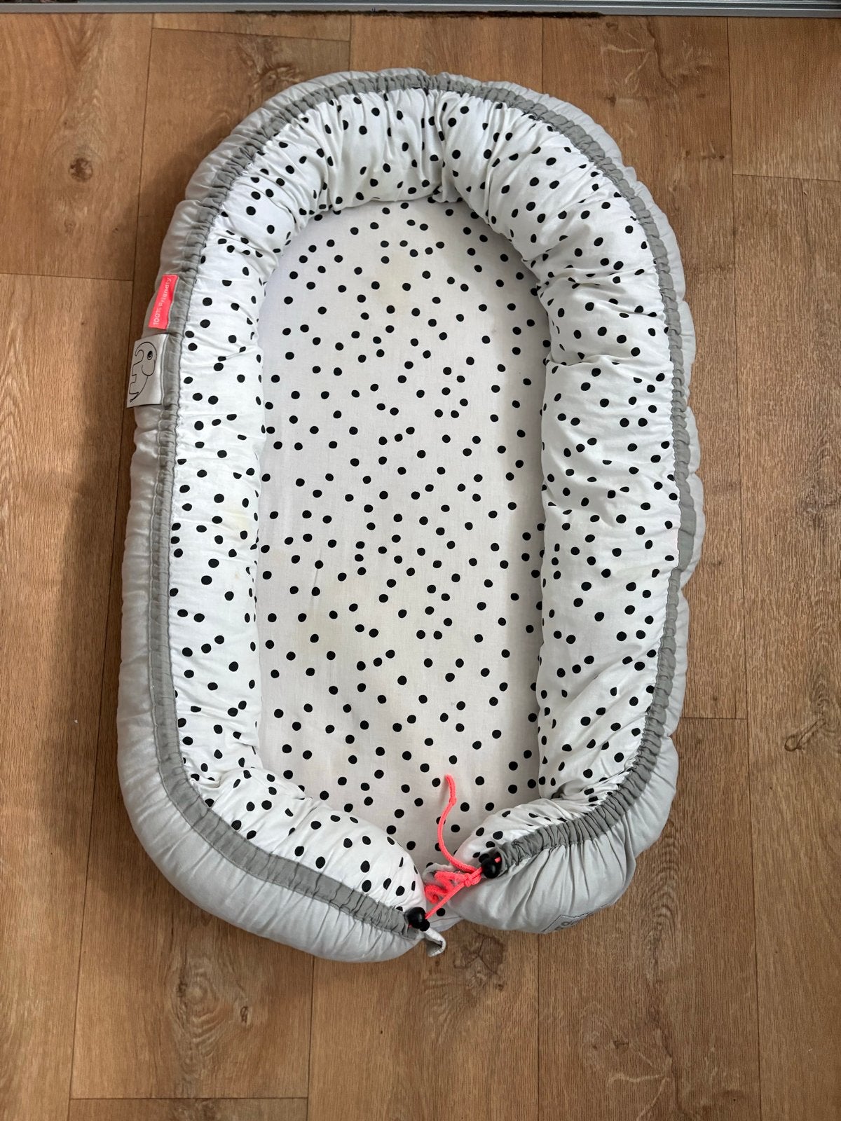 Done by Deer babynestje - grijs met stippen, Kinderen en Baby's, Ophalen, Gebruikt, Overige typen