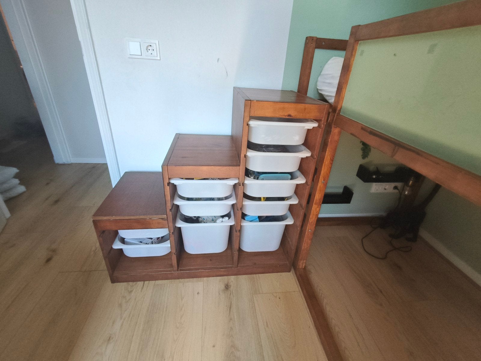 Trofast, Houten trapkast met opbergbakken, Ophalen, Zo goed als nieuw, Kast