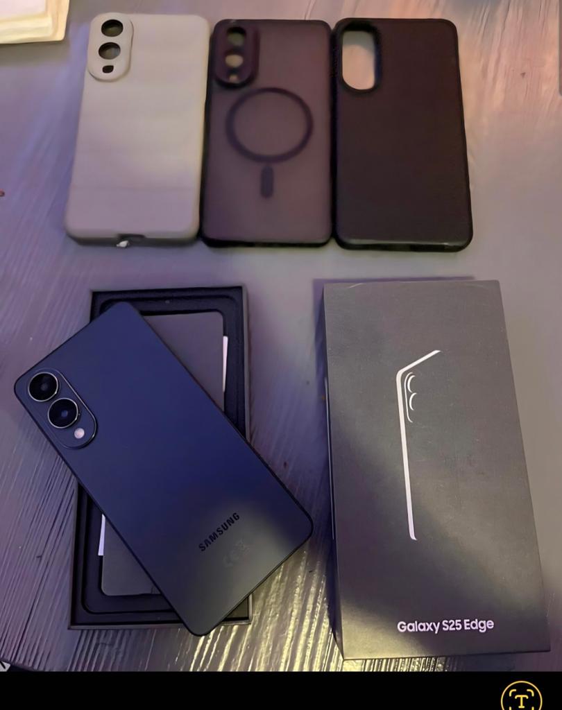 Samsung Galaxy S25 Edge - als nieuw, incl. 3 hoesjes, 256 GB, Ophalen of Verzenden, Zo goed als nieuw, Zwart