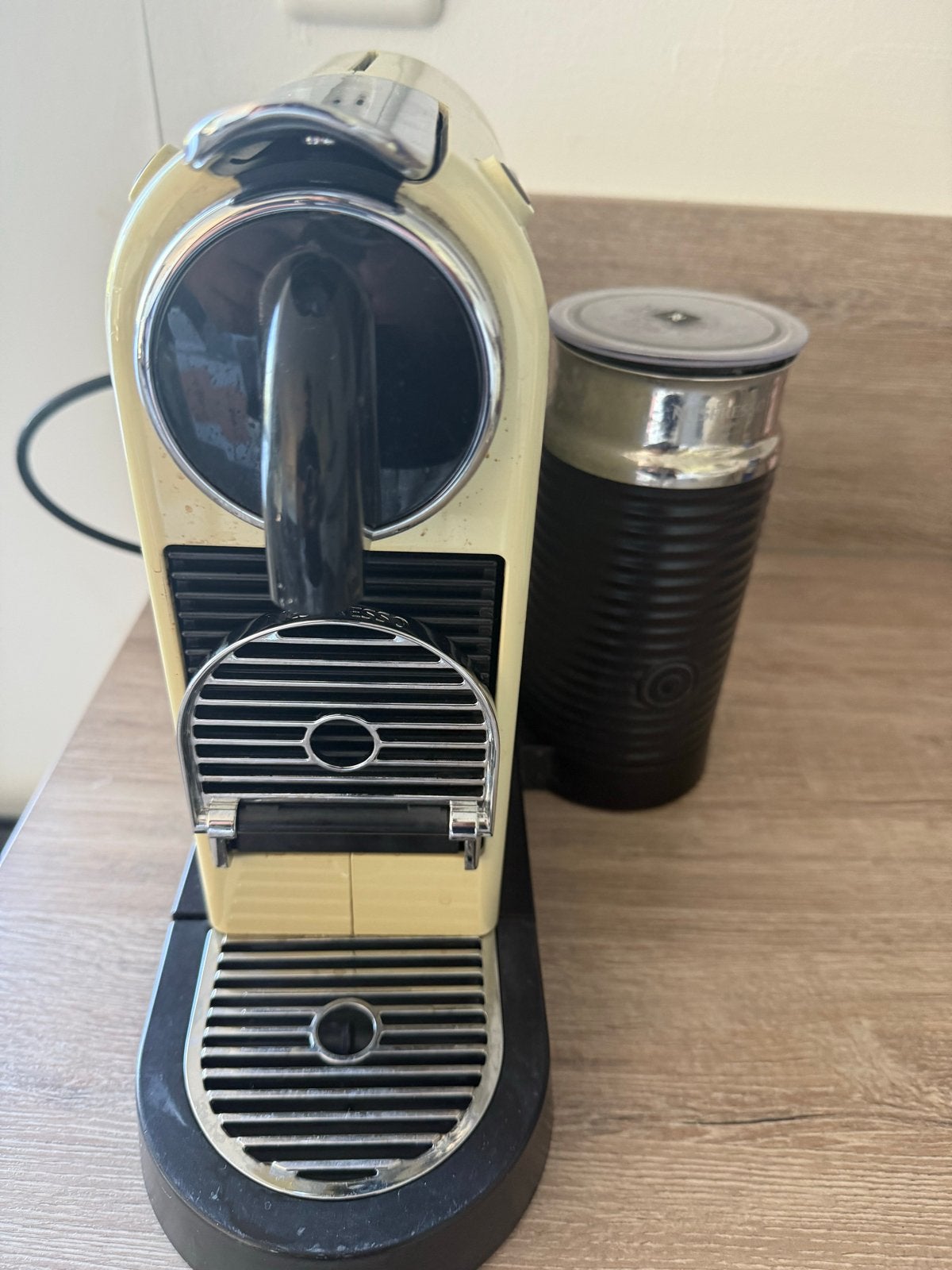 Nespresso Magimix 195 Milk CN met melkopschuimer, Gebruikt, Verzenden, Espresso apparaat, 1 kopje