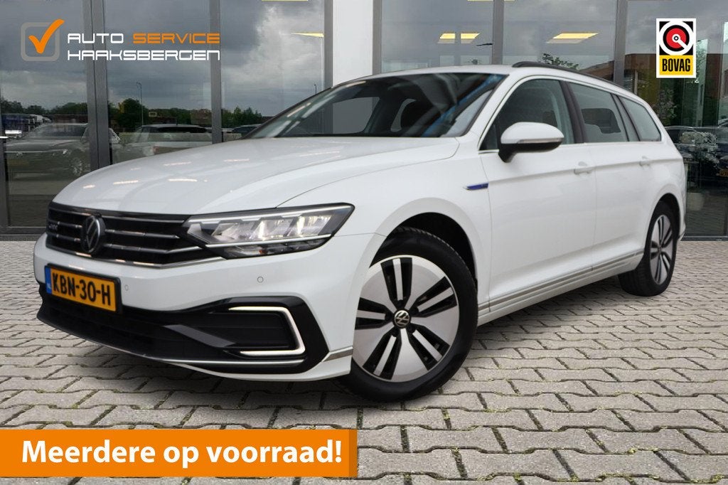Volkswagen Passat Variant 1.4 TSI PHEV GTE | ACC | Camera |, Stof, Gebruikt, 4 cilinders, Wit