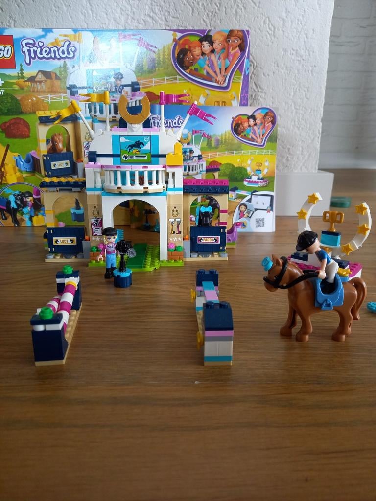 Lego Friends Heartlake Manege 41367, Kinderen en Baby's, Speelgoed | Duplo en Lego, Zo goed als nieuw, Lego, Complete set, Ophalen