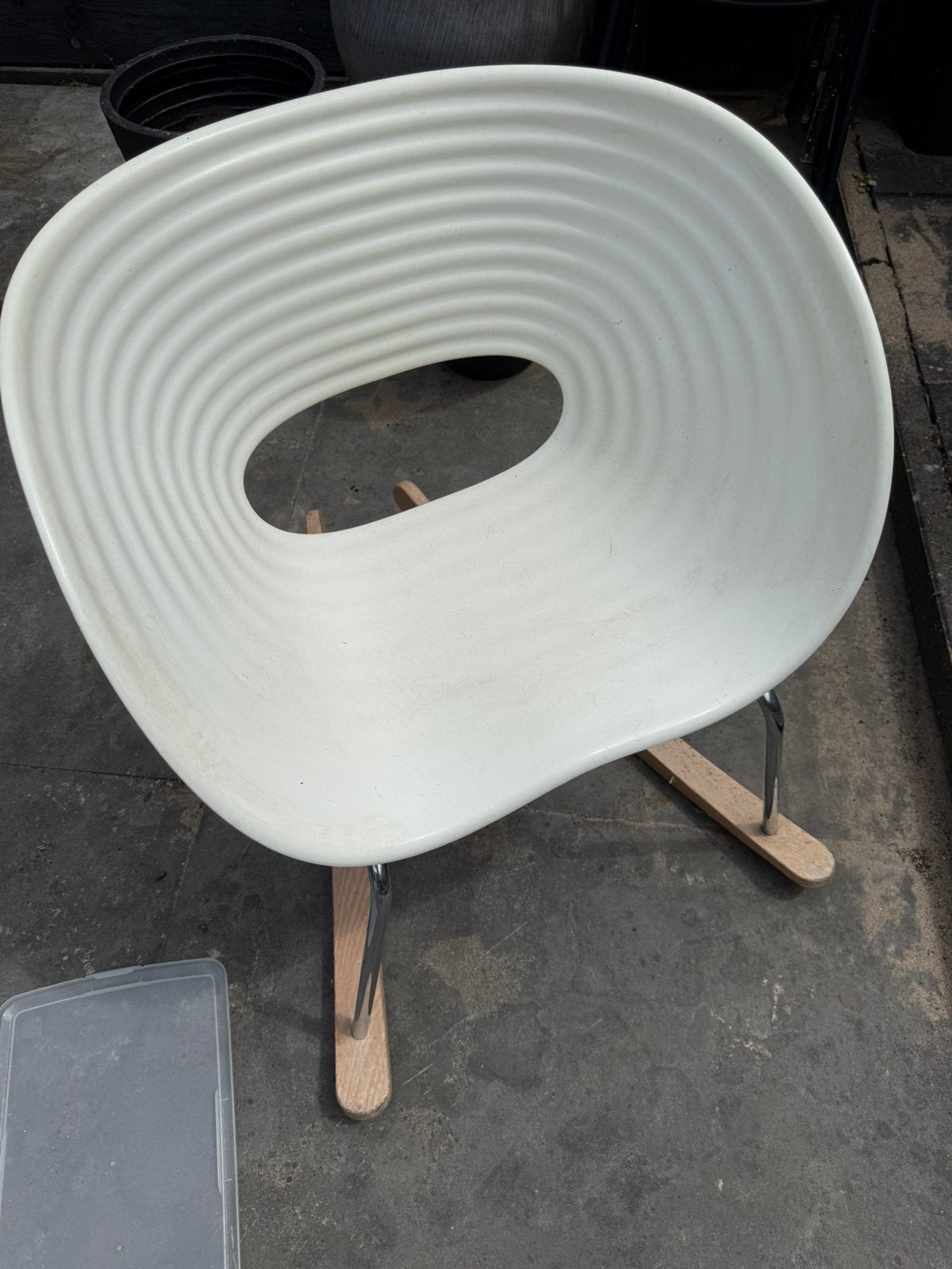 Tom Vac Vitra schommelstoel, Huis en Inrichting, Stoelen, Ophalen, Kunststof, Gebruikt, Wit