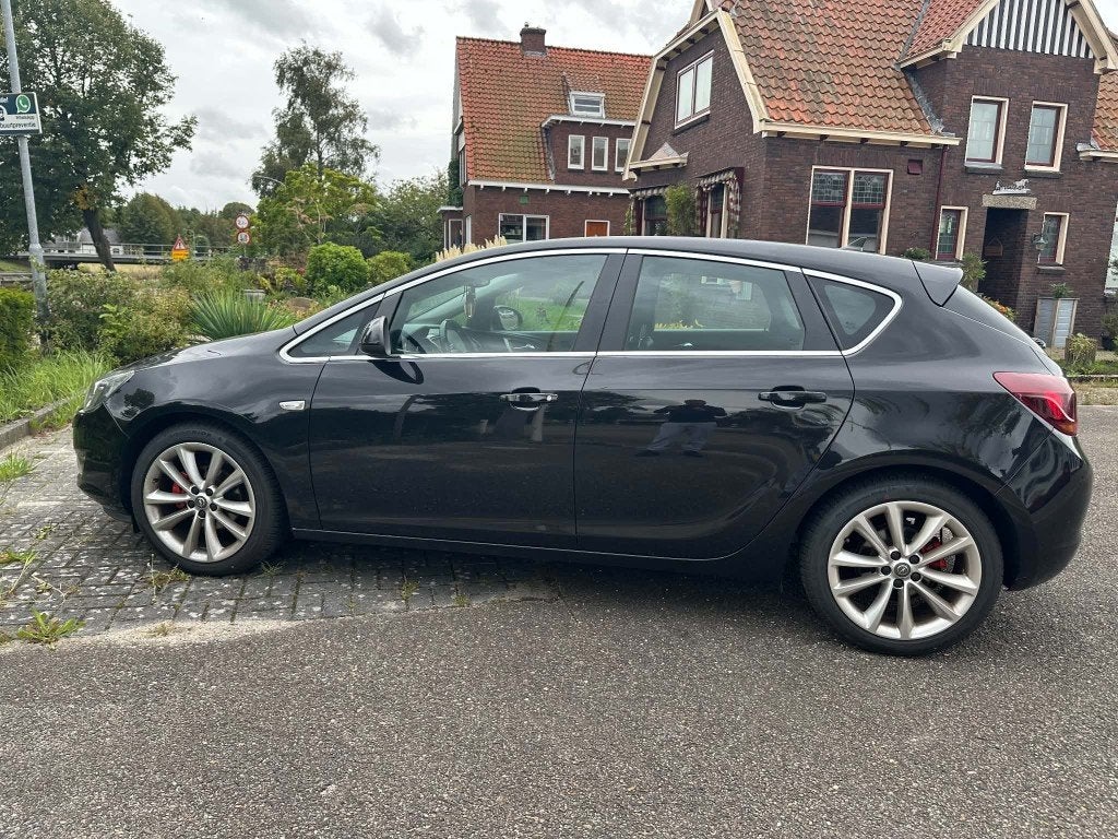 Opel Astra 1.6 16V 5D 2010 Zwart, Auto's, Voorwielaandrijving, 1250 kg, Zwart, Handgeschakeld