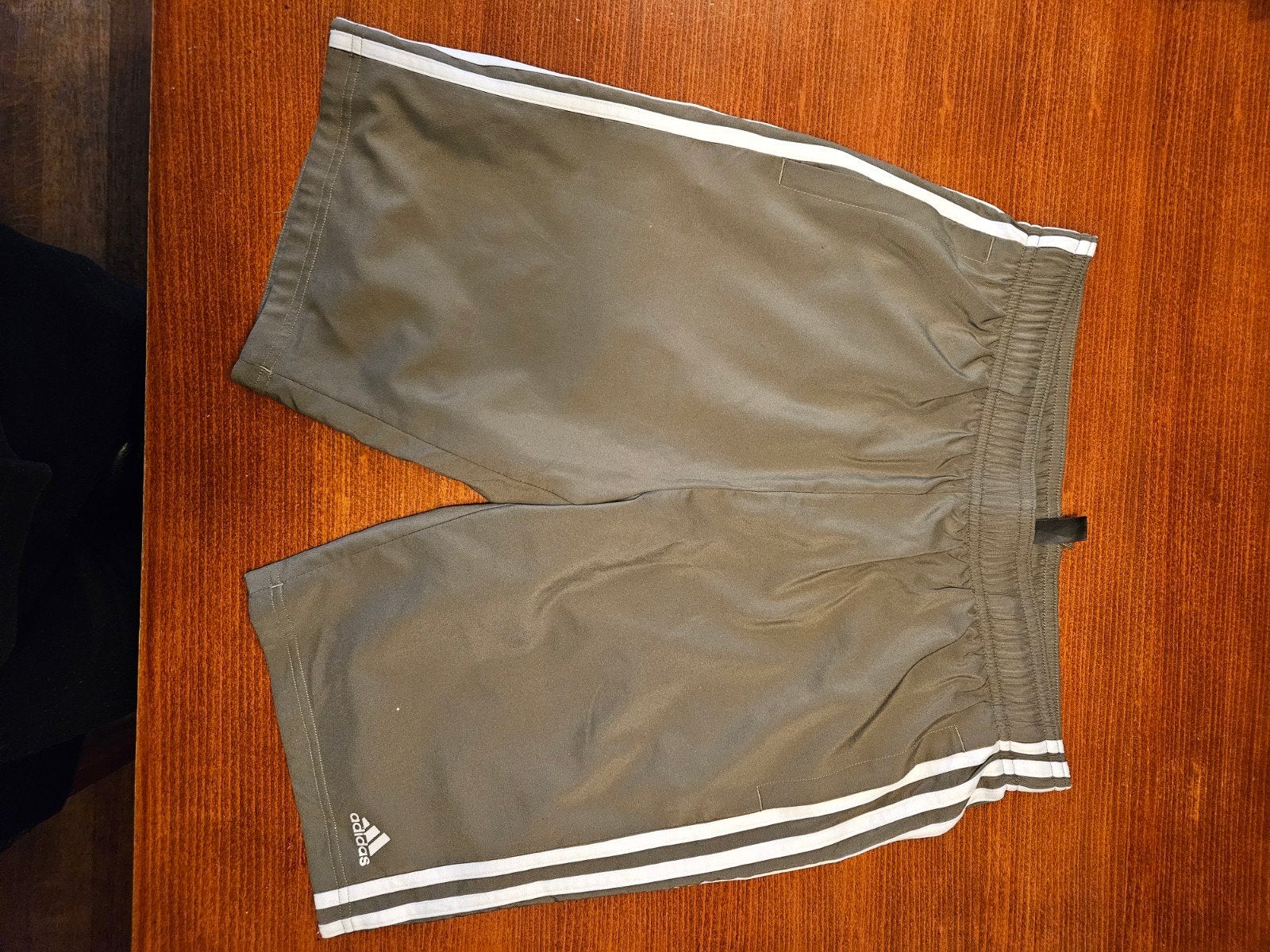 adidas short 13 /14 y kaki, Ophalen of Verzenden, Zo goed als nieuw