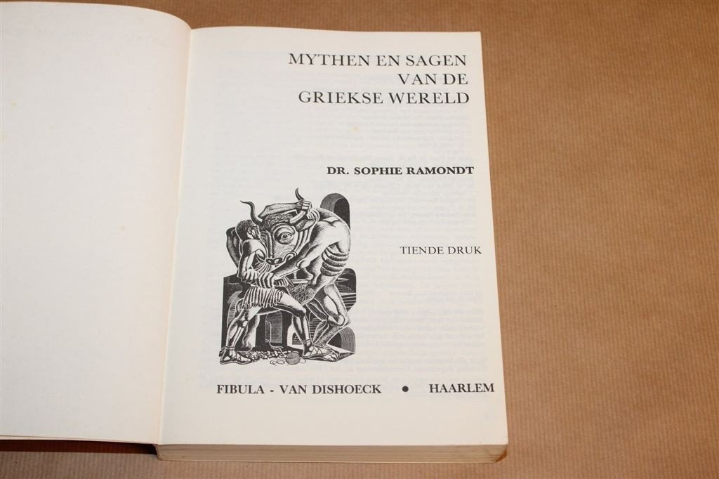 Mythen en Sagen van de Griekse Wereld — 342 pag, Boeken, Ophalen of Verzenden, 14e eeuw of eerder, Gelezen, Europa