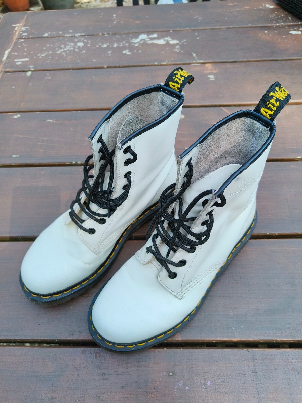 Dr. Martens maat 39 - Zo goed als nieuw, Kleding | Dames, Schoenen, Wit, Lage of Enkellaarzen, Ophalen of Verzenden, Dr. Martens