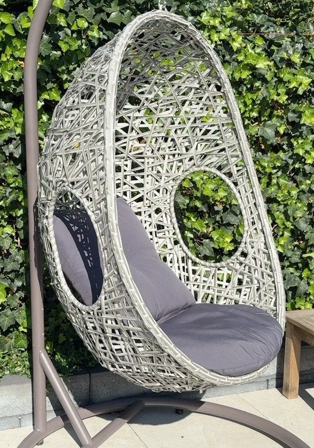 Comfortabele Wicker Hangstoel met Standaard en Kussens, Ophalen, Gebruikt, Wicker
