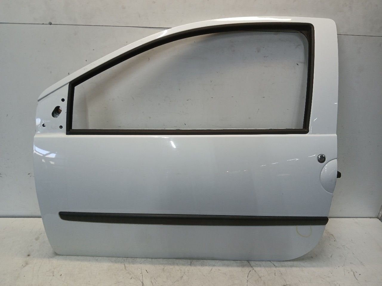 Portier links voor Renault Twingo, Onderdelen@venauto.nl, Van der Ven Autorecycling B.V., Gebruikt, Ettenseweg 76, 4706 PB Roosendaal, The Netherlands