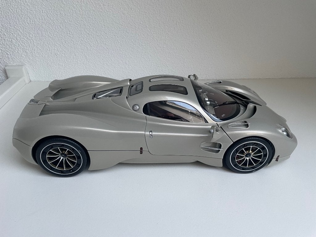 Pocher Pagani Utopia schaal 1:8 in nieuwstaat, Ophalen, Zo goed als nieuw, 1:5 t/m 1:8, Auto