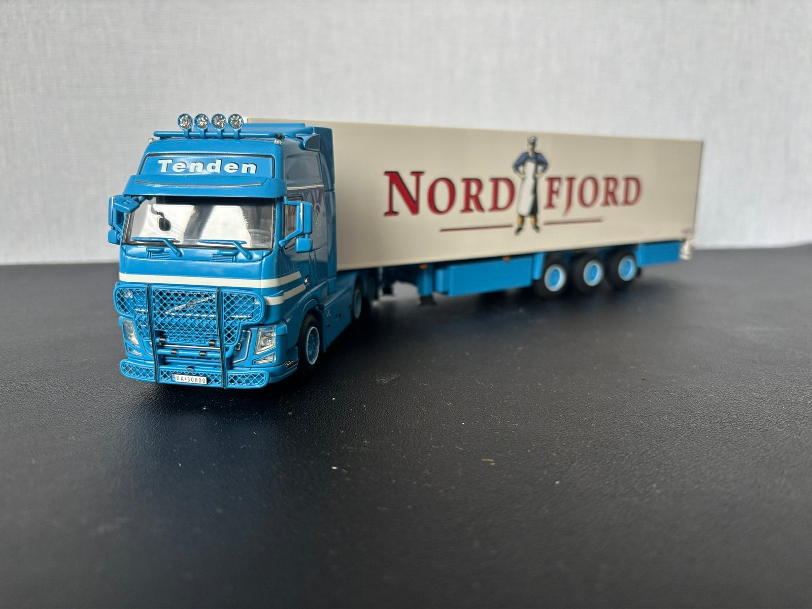 WSI LIMITED EDITION Volvo FH3 Globetrotter XXL Thor Tenden., Ophalen of Verzenden, Zo goed als nieuw, Bus of Vrachtwagen, Wsi
