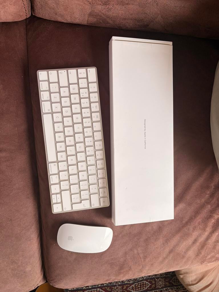 Apple Magic Keyboard + Magic Mouse 2 (Lightning) – in doos, Computers en Software, Toetsenborden, Ophalen, Zo goed als nieuw