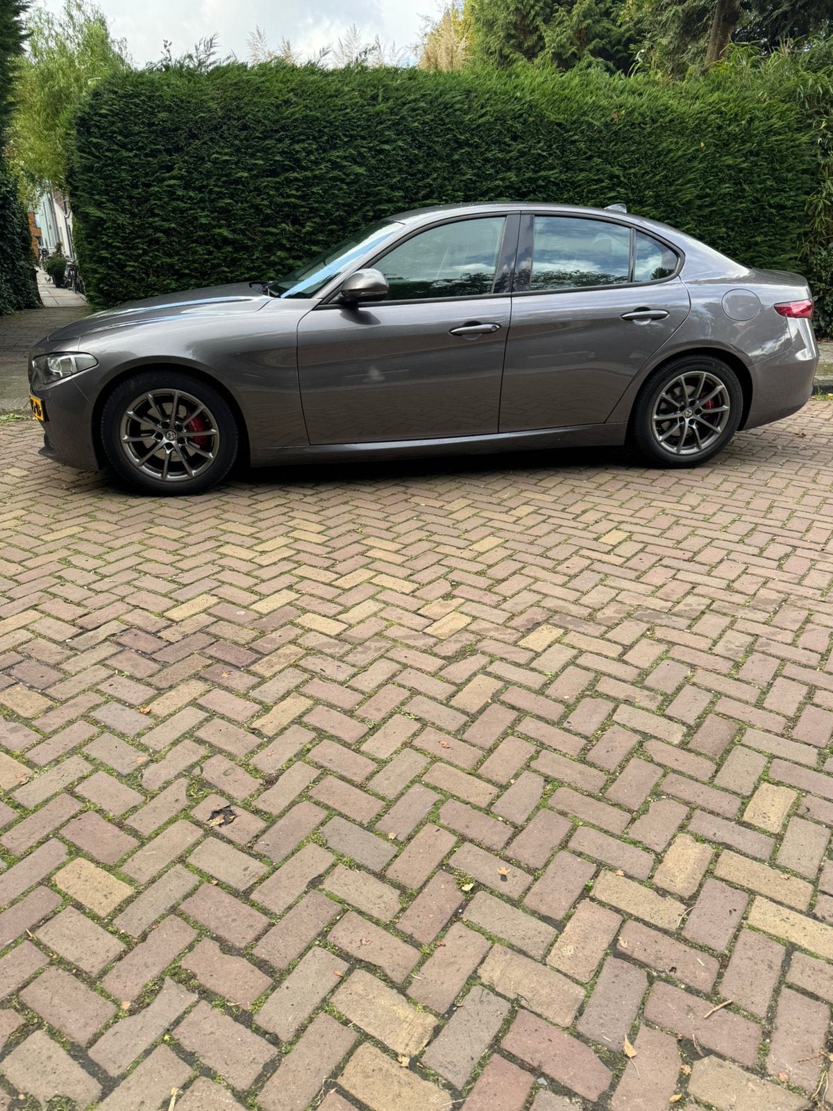 Alfa Romeo Giulia 2.0 Turbo 200pk Aut 2017 Grijs, Auto's, Automaat, 745 kg, Achterwielaandrijving, 1995 cc