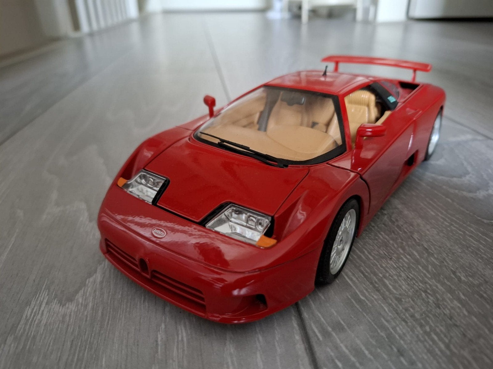 Bburago Bugatti EB 110 (1991) - Schaalmodel 1:18, Ophalen of Verzenden