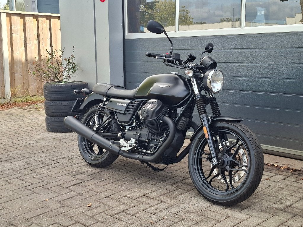 Moto Guzzi V7 III Stone 2018 | 6.000 KM! | Zeer netjes, Motoren, ABS, 2 cilinders, 744 cc, Nieuw