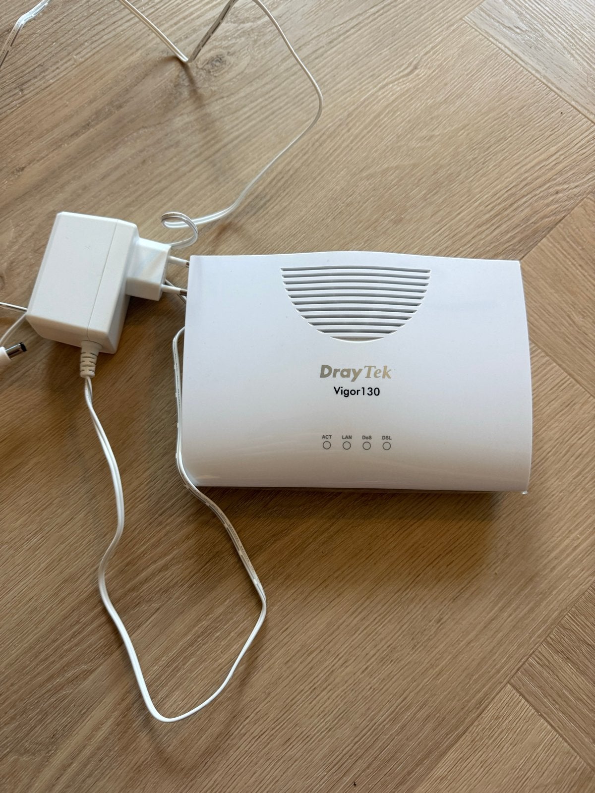 DrayTek Vigor130 VDSL2/ADSL2+ Modem Router, Ophalen of Verzenden, Zo goed als nieuw, Router met modem