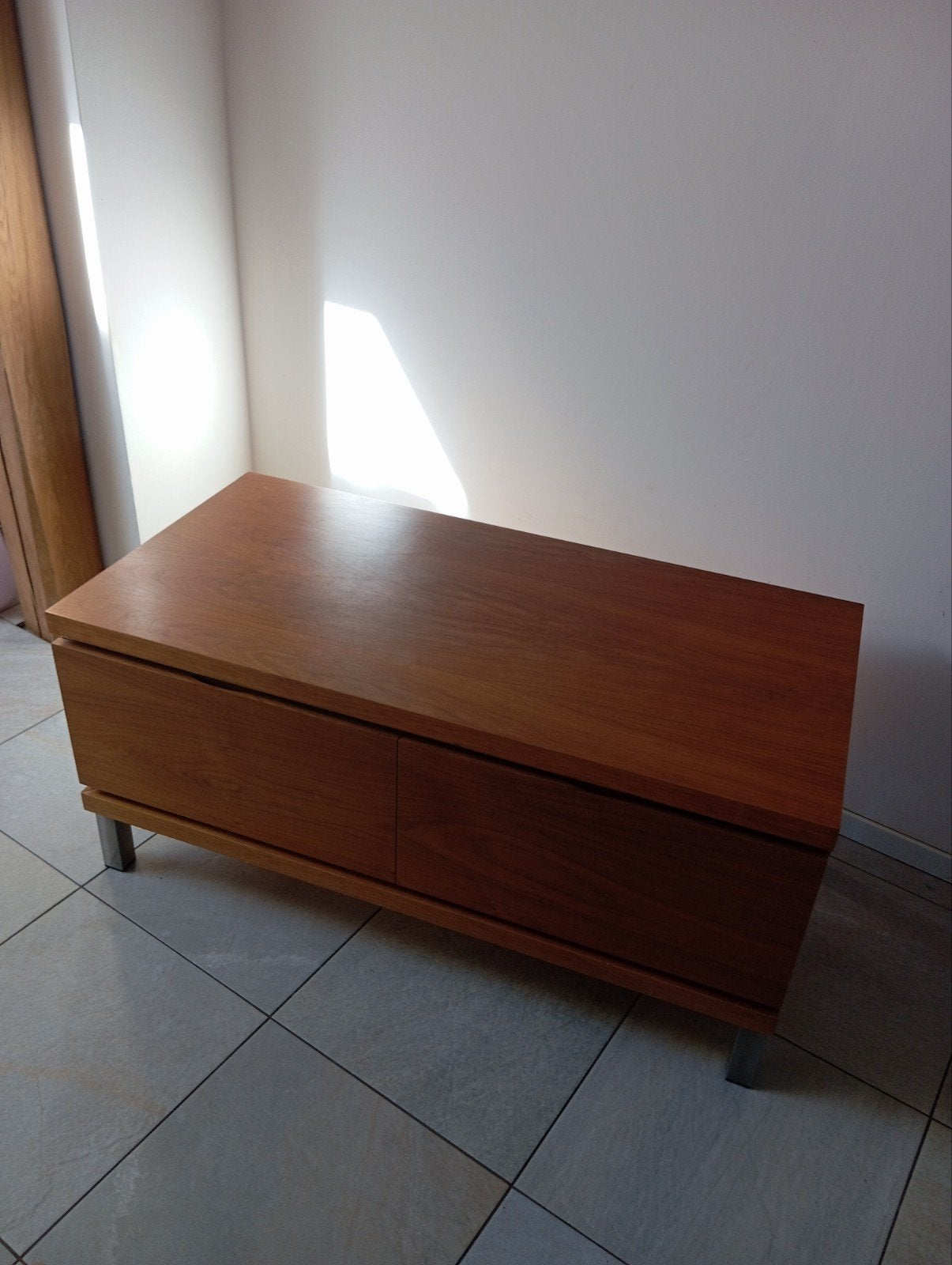 Kast Noten look, Gebruikt, 100 tot 150 cm, Minder dan 100 cm, Modern