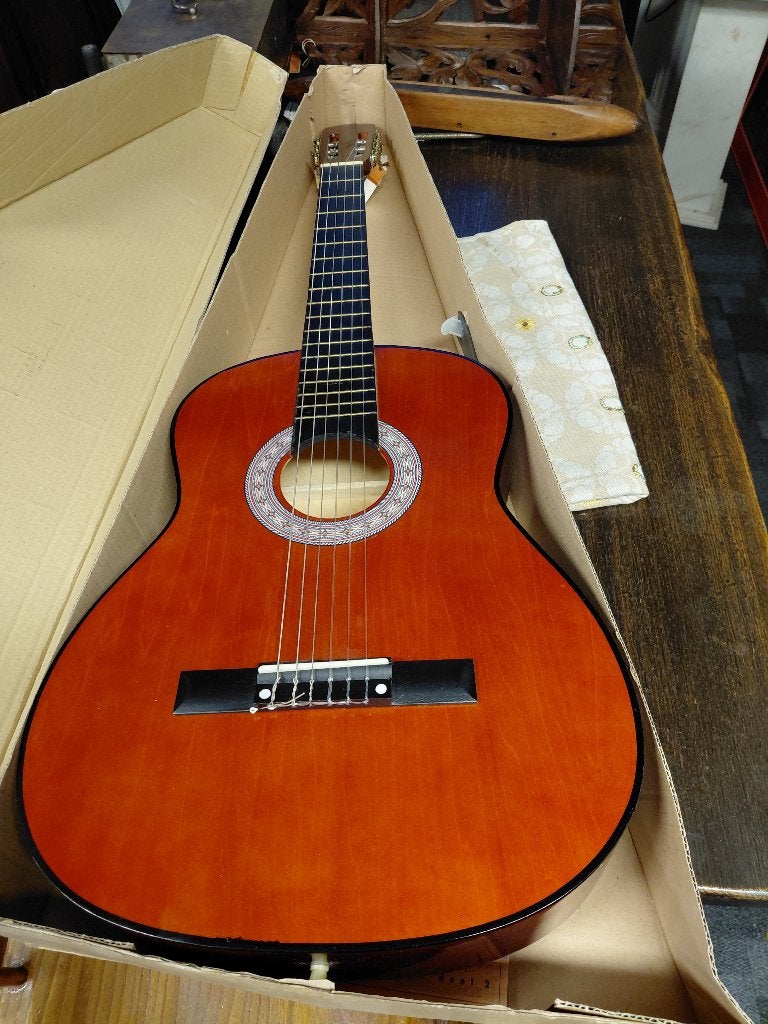 Spaanse akoestische gitaar, lesgitaar in originele doos., Klassieke of Spaanse gitaar, Niet bekend, Ophalen, Niet bekend