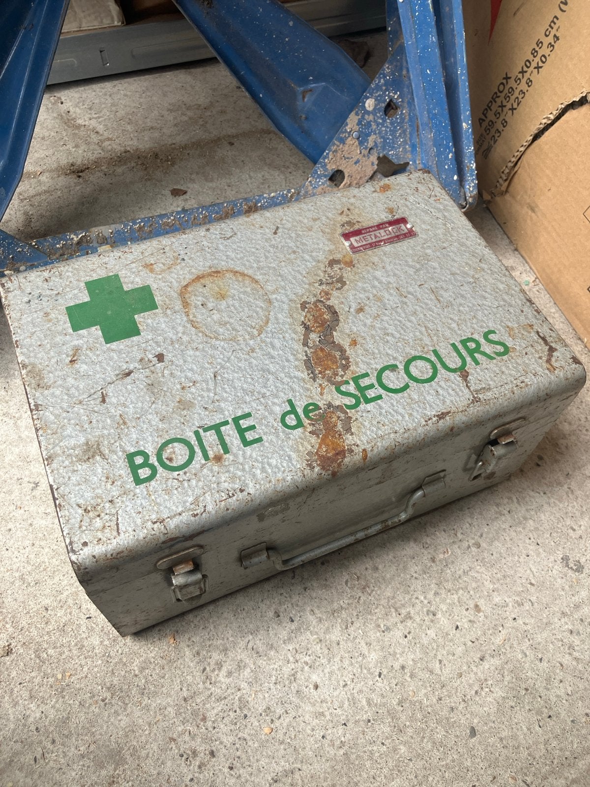 Vintage Metalen EHBO-doos - 'BOITE de SECOURS', Antiek en Kunst, Ophalen of Verzenden