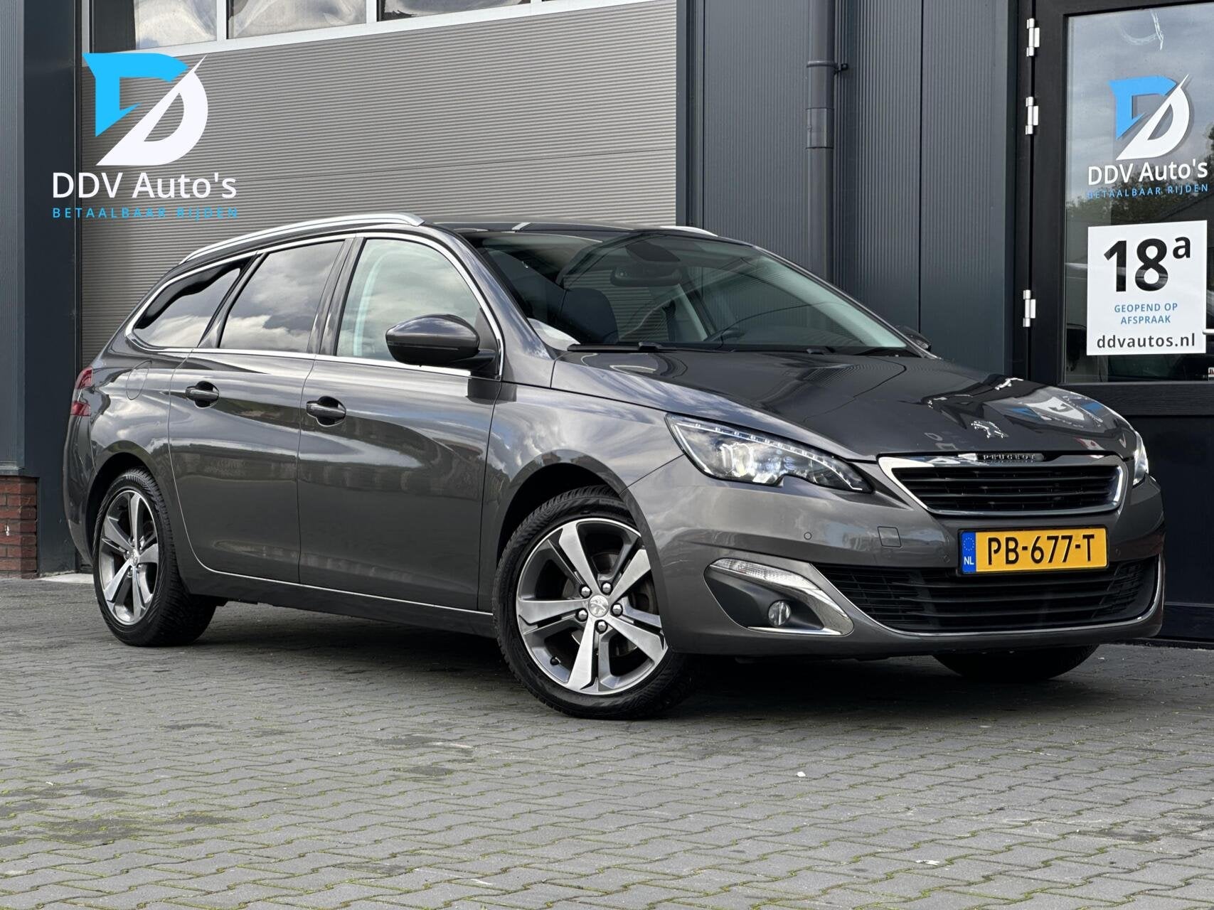 Peugeot 308 SW 1.2/131pk PureTech Premium|NAP|Trekh|Pano|PDC, Voorwielaandrijving, Stof, Gebruikt, 1199 cc