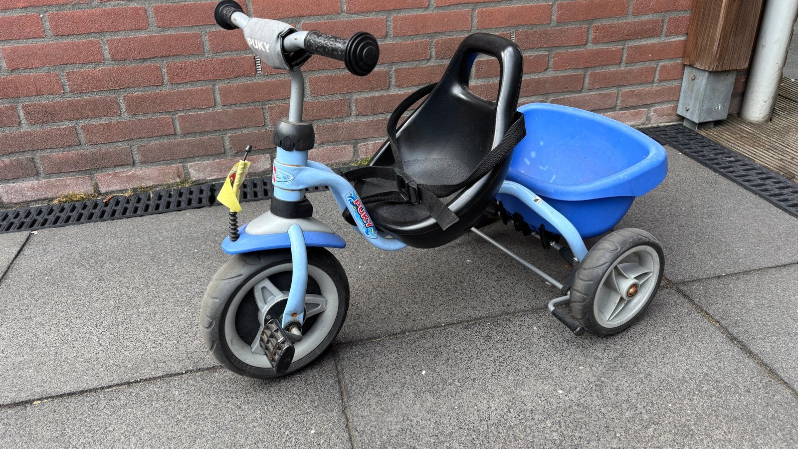 Puky driewieler met kiepbakje, Fietsen en Brommers, Fietsen | Driewielers, Ophalen, Gebruikt, Terugtraprem, Duwstang