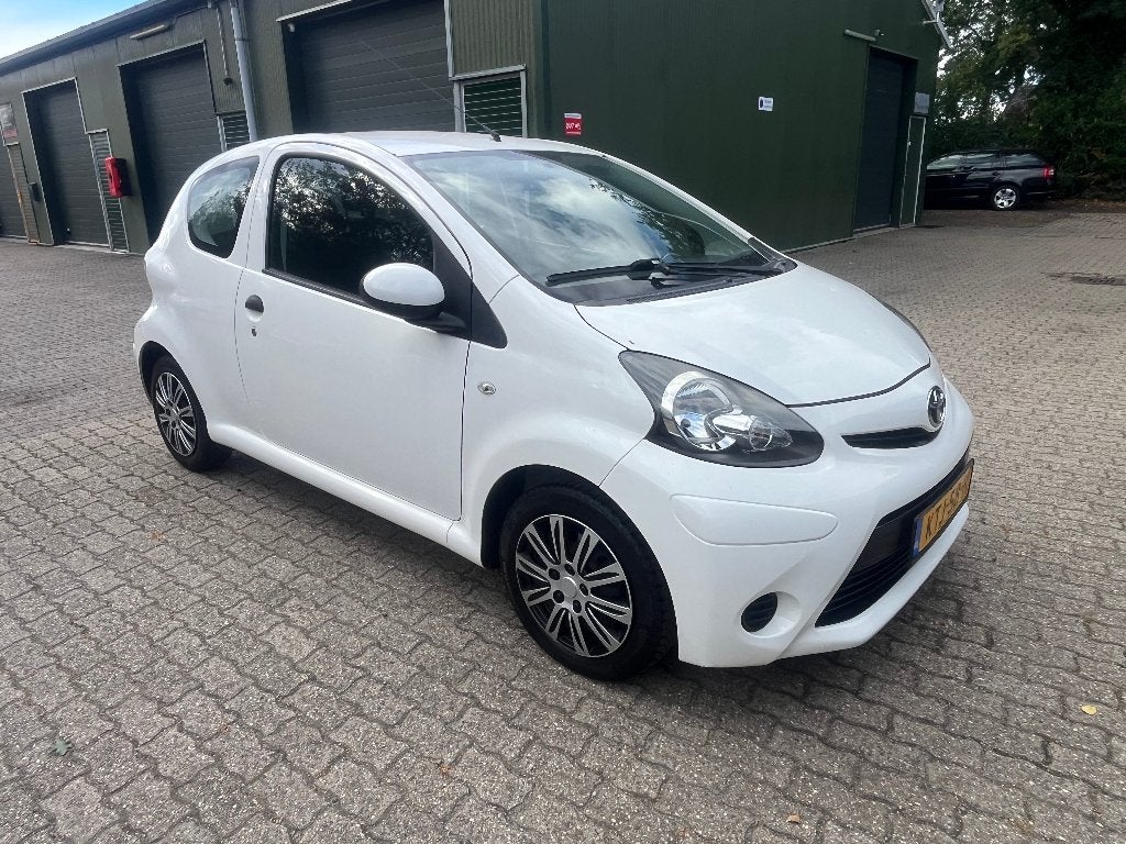 Toyota Aygo 1.0 12V Vvt-i 3DRS MMT Bj 08/2014 Wit Nieuw APK, Voorwielaandrijving, Stof, Zwart, 4 stoelen