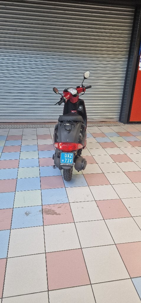 AGM Star 50 scooter 25km/h - Bouwjaar 2020 -39xxkm, Fietsen en Brommers, Agm, Zo goed als nieuw, Benzine, 2026 AL