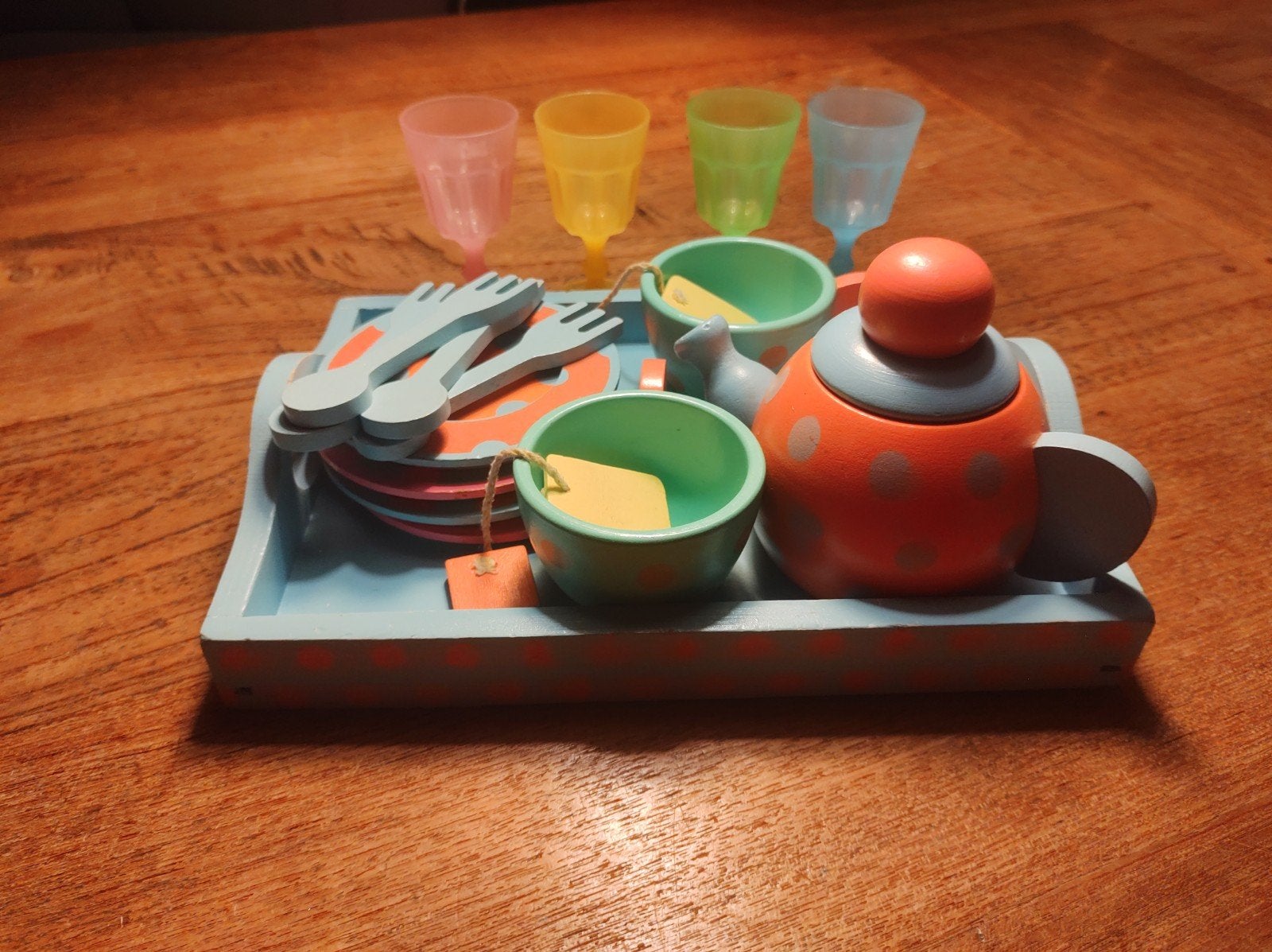 Houten theeservies met dienblad en plastic bekers, Ophalen, Gebruikt, Overige typen