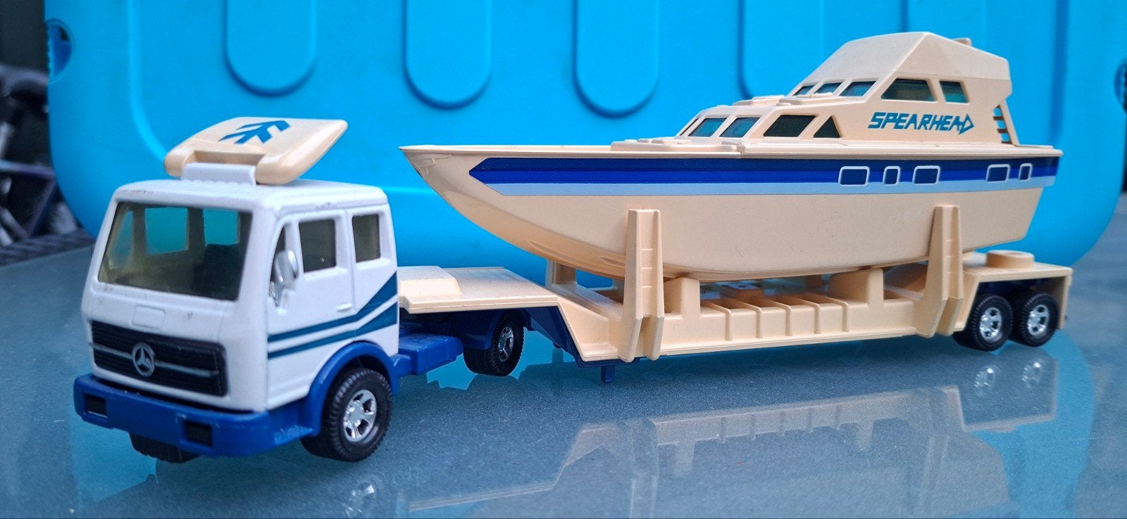 Matchbox Mercedes-Benz vrachtwagen met boot BIEDEN, Ophalen of Verzenden, Gebruikt