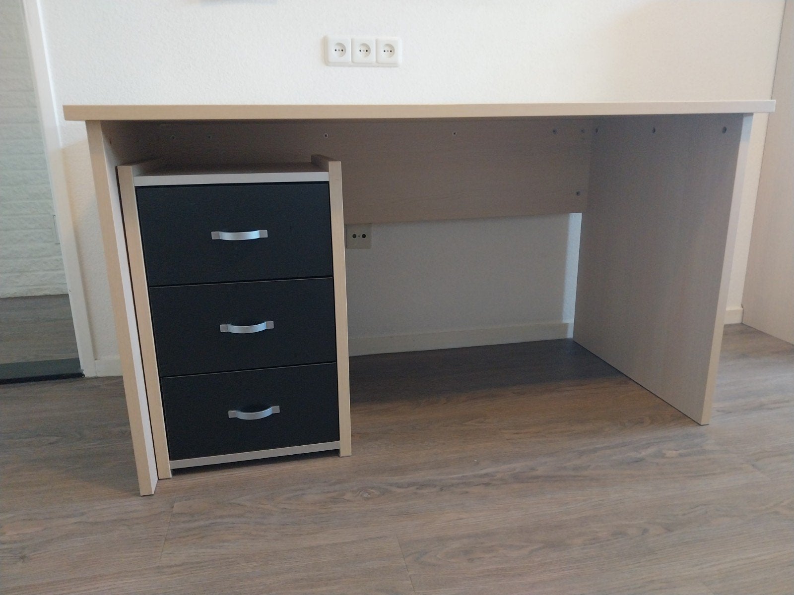 stevig bureau met losse ladenkast met 3 lades., Ophalen, Gebruikt, 138 cm, 70 cm