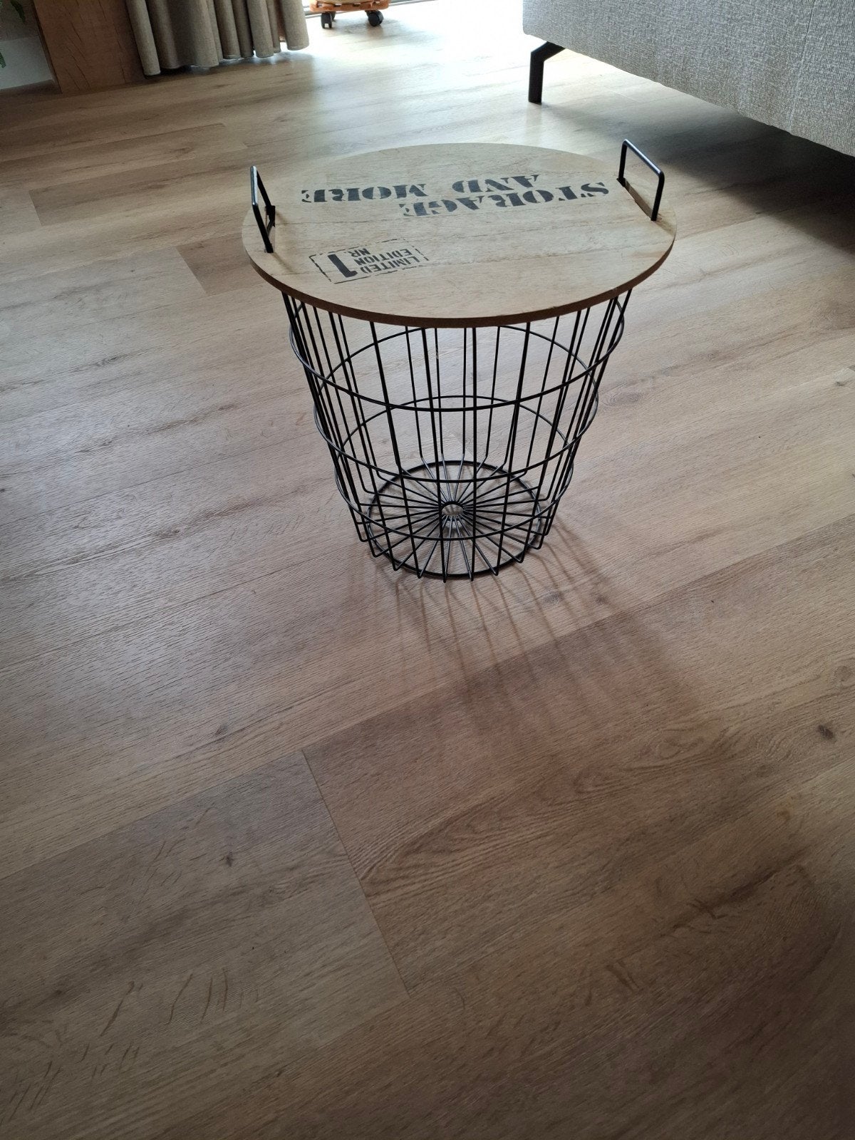 Krantenmand / Bijzettafel met houten blad, Ophalen, Zwart, Zo goed als nieuw, Metaal