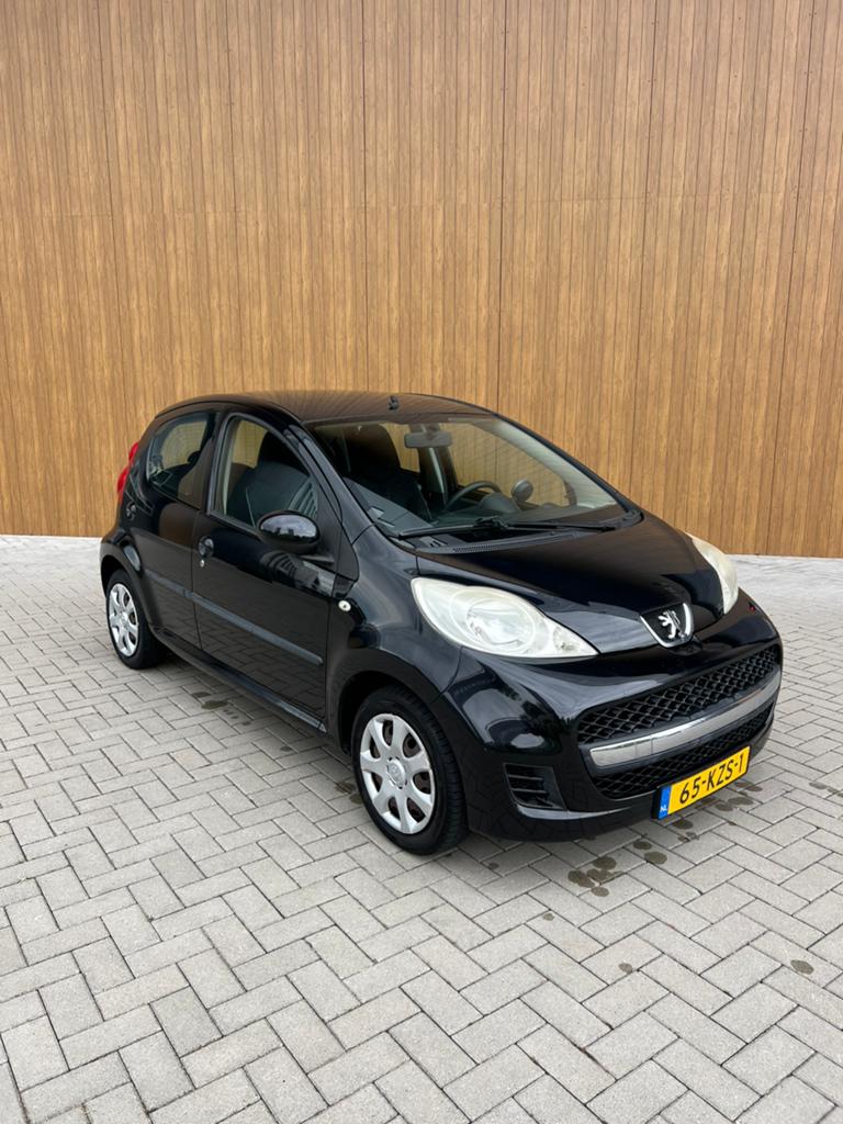Peugeot 107 1.0 5-DRS 2010 | AIRCO | NIEUWE KOPPELING, Voorwielaandrijving, Stof, Zwart, 4 stoelen