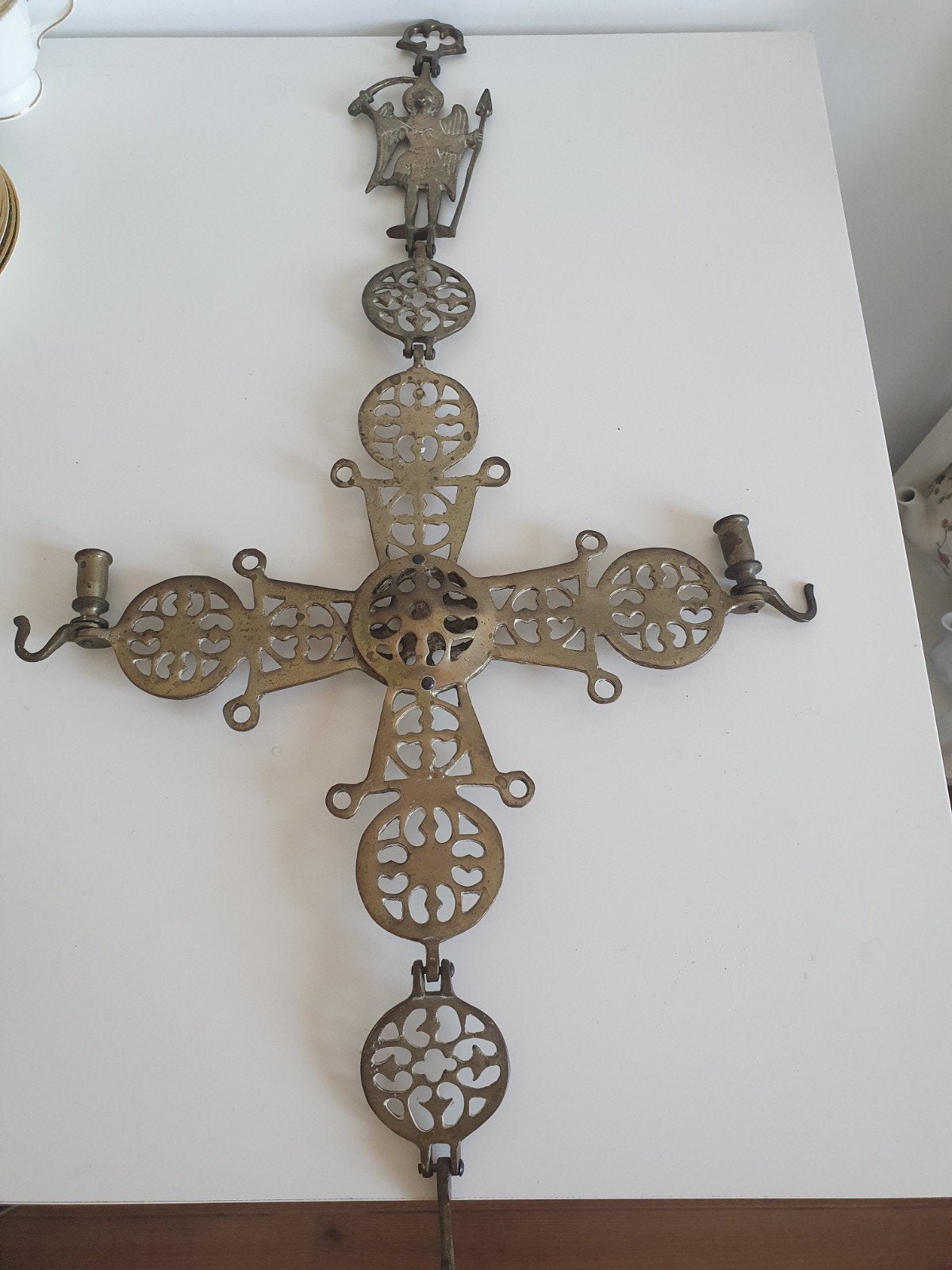 Antiek koperen hangkruis met Aartsengel Michael. Lengte 70., Antiek en Kunst, Antiek | Religie, Ophalen of Verzenden
