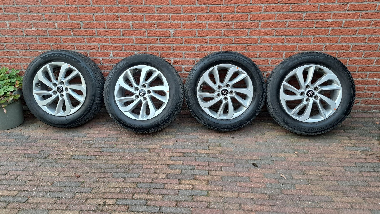 Hyundai Tucson velgen met winterbanden 225/60 R17, Ophalen, Gebruikt, Banden en Velgen, 17 inch