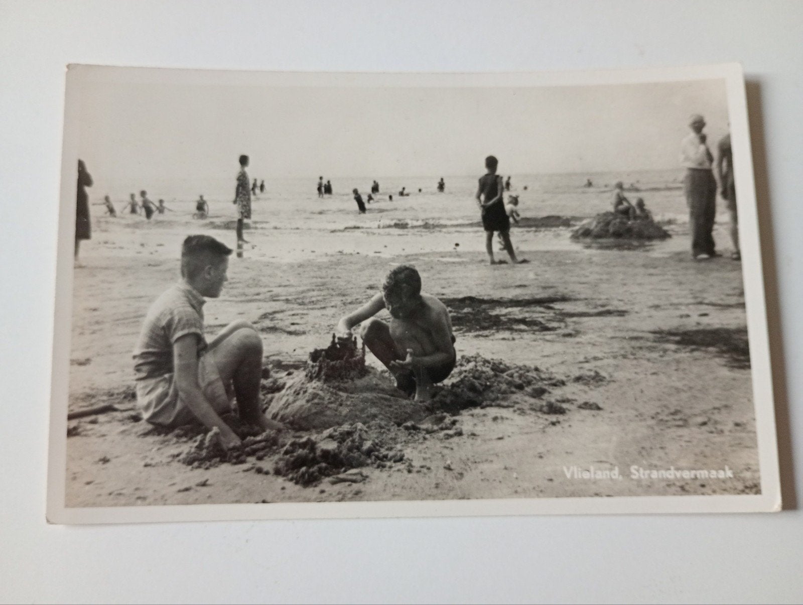 Vlieland Strandvermaak 1950, Ophalen of Verzenden, 1940 tot 1960, Gelopen, Waddeneilanden