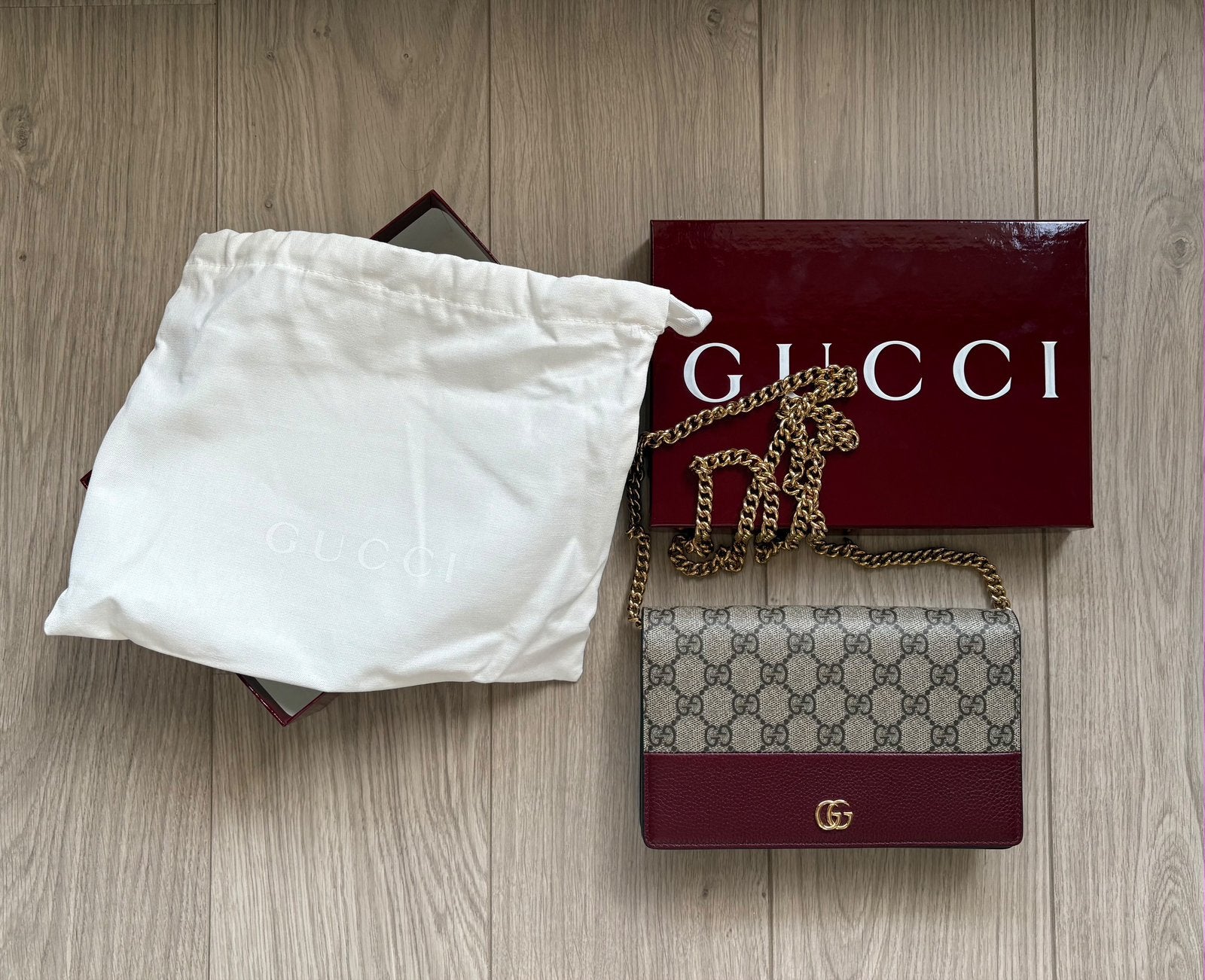 Bi-colour GG Marmont wallet on chain (Gucci), Sieraden, Tassen en Uiterlijk, Ophalen, Zo goed als nieuw, Rood, Schoudertasje