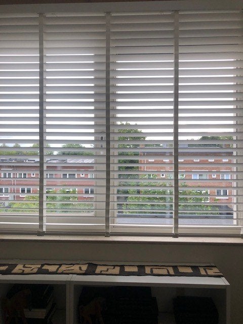2x witte Luxaflex met breedte 140 cm en 86 cm, Huis en Inrichting, Ophalen, Inclusief montageonderdelen, Wit, Zo goed als nieuw
