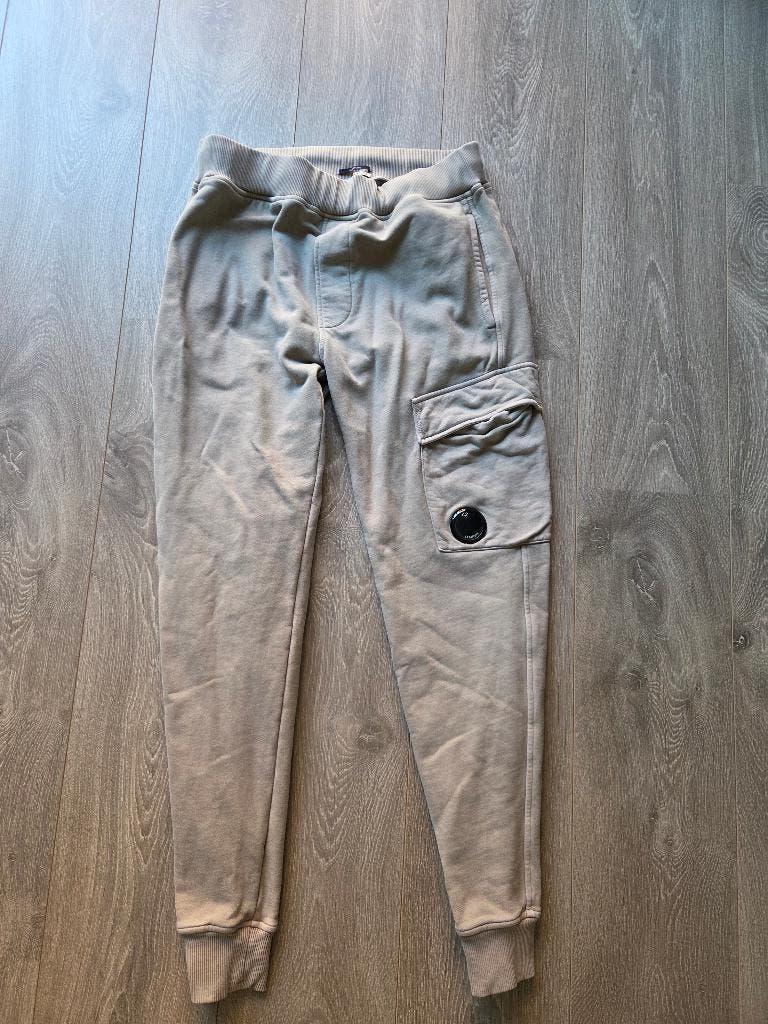 Cp Company trainingsbroek maat S, Kleding | Heren, Overige jeansmaten, Ophalen of Verzenden, Zo goed als nieuw, Overige kleuren
