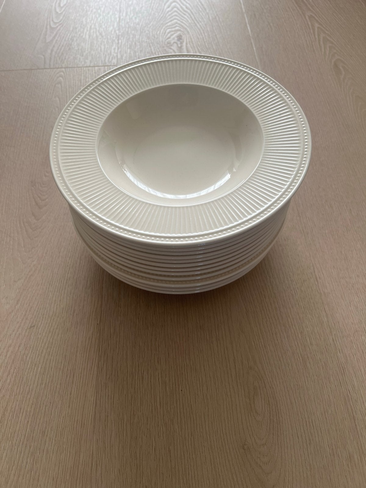 Wedgwood Windsor diepe borden - 14 stuks, Klassiek, Ophalen of Verzenden, Zo goed als nieuw, Bord(en)