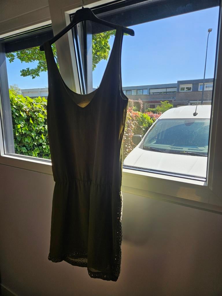Elegante kaki playsuit met pailletten - Maat S, Ophalen of Verzenden, Maat 36 (S), Boven de knie, Groen
